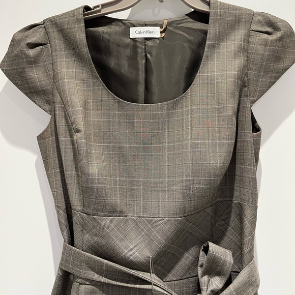 ♥️ Unique and flattering business/ day dress with cap sleeves and a belt - Picture 4 of 14